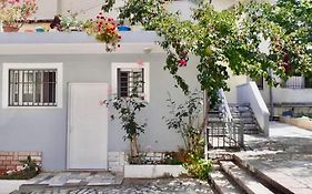 Olti'S Beach House